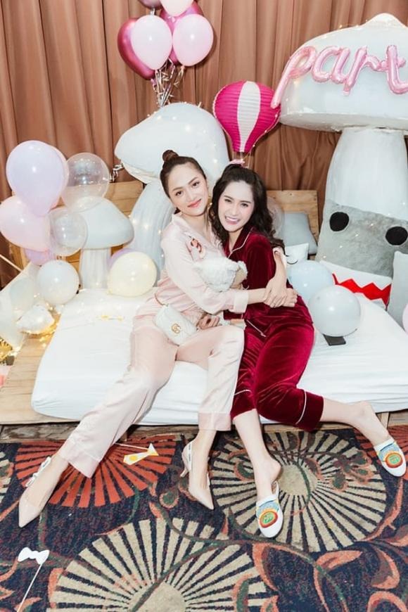 Hương Giang xinh đẹp xuất hiện trong tiệc sinh nhật bạn. Ảnh: FB Hương Giang xinh đẹp xuất hiện trong tiệc sinh nhật bạn. Ảnh: FB