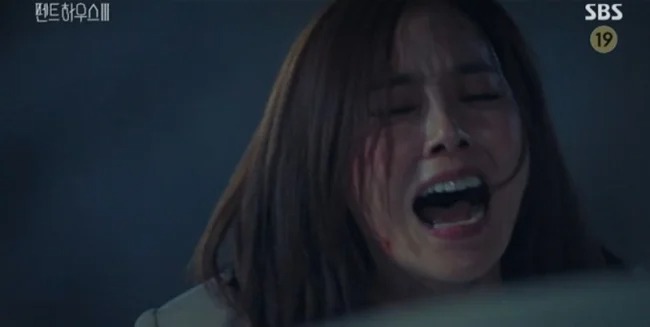 Penthouse 3 - Cuộc chiến thượng lưu 3 tập 5: Nhờ Ha Yoon Cheol mà Logan Lee đã sống lại? 2 Penthouse 3 - Cuộc chiến thượng lưu 3 tập 5: Nhờ Ha Yoon Cheol mà Logan Lee đã sống lại? 2