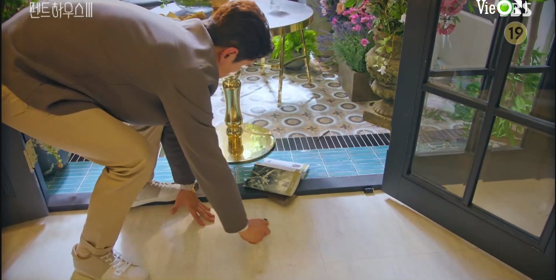 Penthouse 3 - Cuộc chiến thượng lưu 3 tập 5: 'Trùm cuối' giết Oh Yoon Hee không phải Ju Dan Tae 9 Penthouse 3 - Cuộc chiến thượng lưu 3 tập 5: 'Trùm cuối' giết Oh Yoon Hee không phải Ju Dan Tae 9