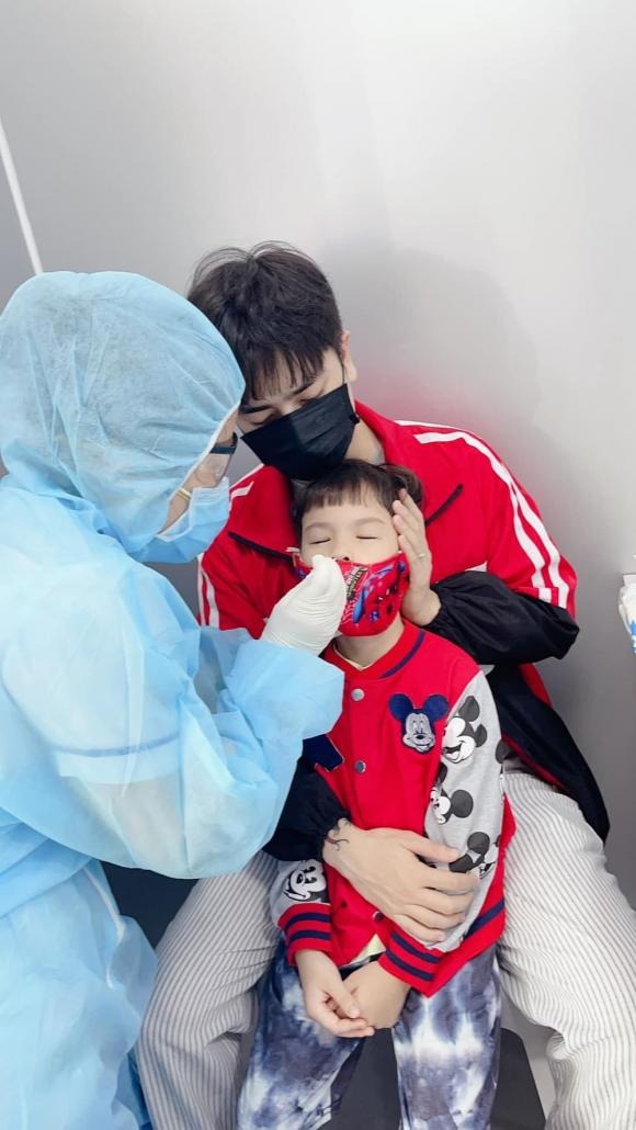 Chồng Thu Thủy lộ hình đáng chú ý với con riêng của vợ sau 2 năm vướng nghi vấn ngược đãi 3 Chồng Thu Thủy lộ hình đáng chú ý với con riêng của vợ sau 2 năm vướng nghi vấn ngược đãi 3