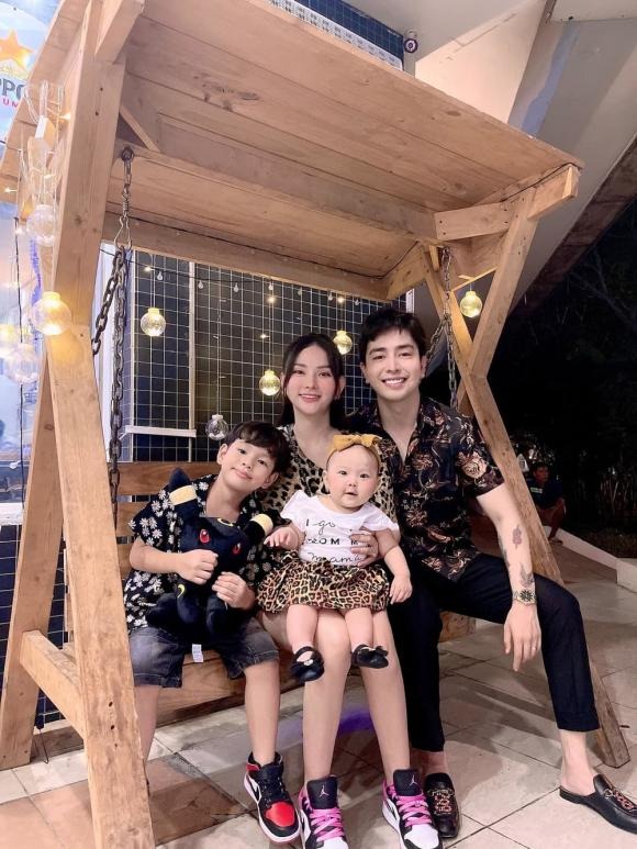 Chồng Thu Thủy lộ hình đáng chú ý với con riêng của vợ sau 2 năm vướng nghi vấn ngược đãi 1 Chồng Thu Thủy lộ hình đáng chú ý với con riêng của vợ sau 2 năm vướng nghi vấn ngược đãi 1