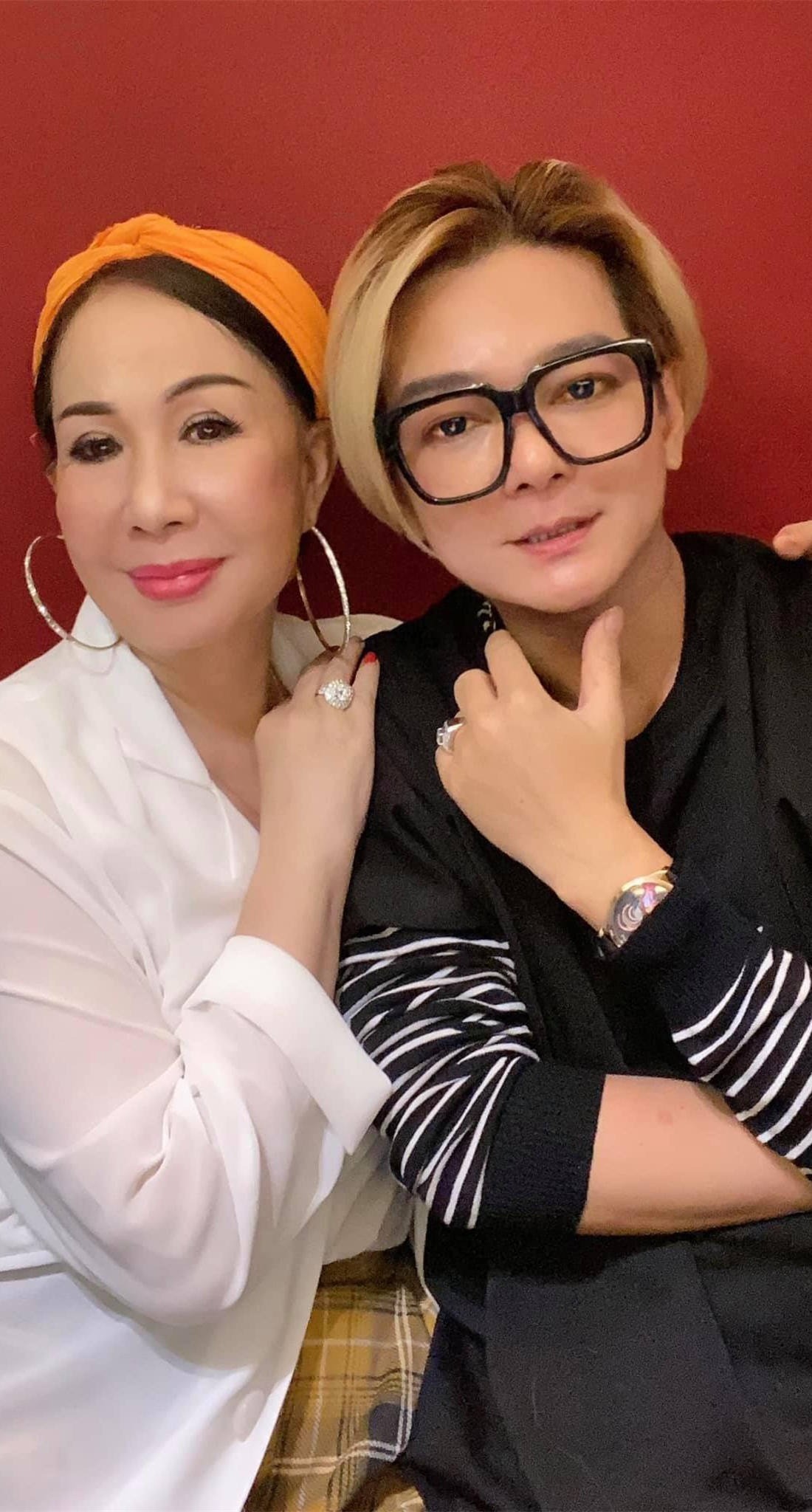 Chân dung người vợ kín tiếng của Vũ Hà: Hơn chồng 8 tuổi, từng muốn chồng lấy thêm vợ để sinh con 5 Chân dung người vợ kín tiếng của Vũ Hà: Hơn chồng 8 tuổi, từng muốn chồng lấy thêm vợ để sinh con 5