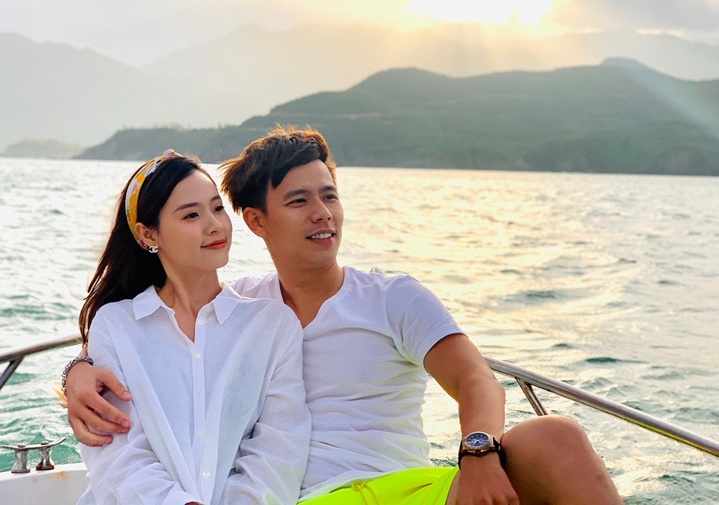 Hết Quốc Trường giờ lại đến 'quý ông tia chớp' Trần Anh Huy đổ gục trước lời 'thả thính' tán tỉnh của Midu 6 Hết Quốc Trường giờ lại đến 'quý ông tia chớp' Trần Anh Huy đổ gục trước lời 'thả thính' tán tỉnh của Midu 6