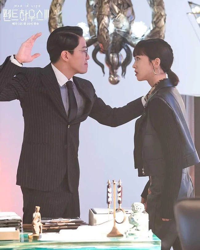 Cuộc chiến thượng lưu 3 tập 6: Mẹ Je Ni bắt tay với Shim Su Ryeon, Seok Kyung bị Ju Dan Tae 'ra tay' 4