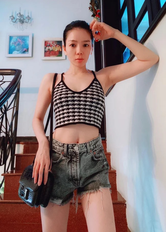 Lệ Quyên tung ảnh chăn gối lúc nửa đêm, tiết lộ tình yêu giấu kín dành cho môn thể thao vua 7 Lệ Quyên tung ảnh chăn gối lúc nửa đêm, tiết lộ tình yêu giấu kín dành cho môn thể thao vua 7