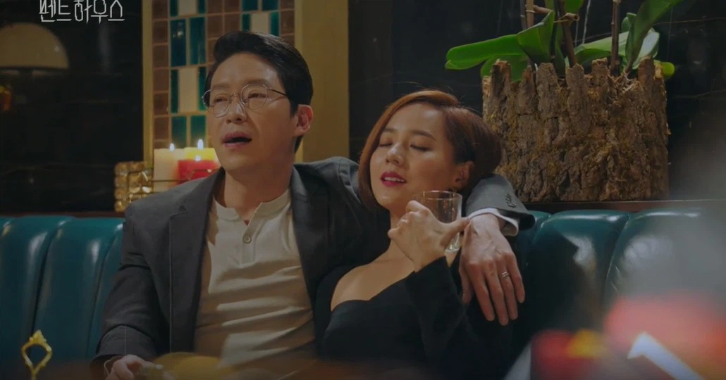 Penthouse 3 - Cuộc chiến thượng lưu 3: Oh Yoon Hee liệu có phải em gái Ju Dan Tae? 3 Penthouse 3 - Cuộc chiến thượng lưu 3: Oh Yoon Hee liệu có phải em gái Ju Dan Tae? 3