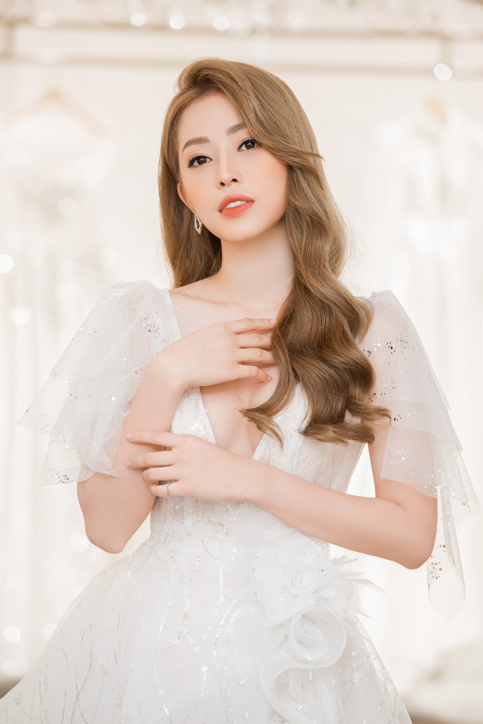 Á hậu Bùi Phương Nga gặp sự cố đỏ mặt khi lên đồ, lời giải thích nhanh chóng thuyết phục dân tình 7 Á hậu Bùi Phương Nga gặp sự cố đỏ mặt khi lên đồ, lời giải thích nhanh chóng thuyết phục dân tình 7
