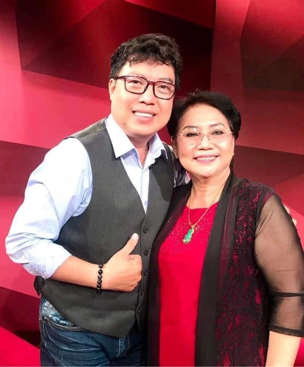 Đạo diễn Thanh Hiệp chia sẻ câu chuyện về trái tim nhân hậu của NS Kim Phượng. Ảnh: FBNV Đạo diễn Thanh Hiệp chia sẻ câu chuyện về trái tim nhân hậu của NS Kim Phượng. Ảnh: FBNV