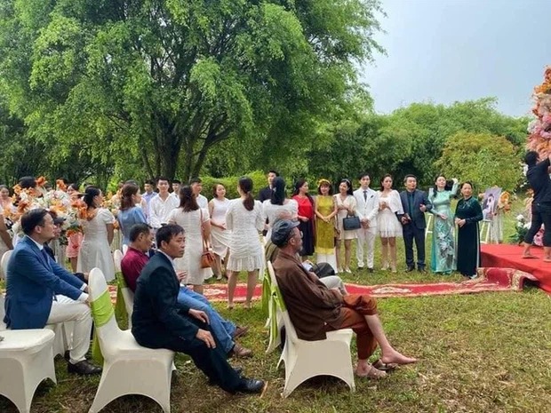 Gia đình 2 bên hào hứng trong đám cưới Nam - Long. Ảnh: Internet Gia đình 2 bên hào hứng trong đám cưới Nam - Long. Ảnh: Internet
