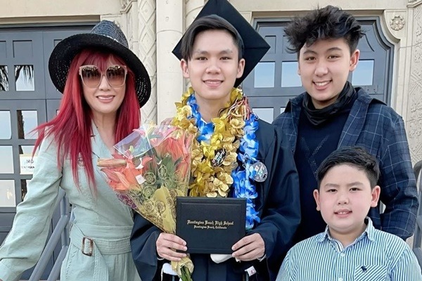 Trizzie Phương Trinh đang có cuộc sống ổn định bên 3 con trai hậu ly hôn Bằng Kiều. Ảnh: Internet Trizzie Phương Trinh đang có cuộc sống ổn định bên 3 con trai hậu ly hôn Bằng Kiều. Ảnh: Internet