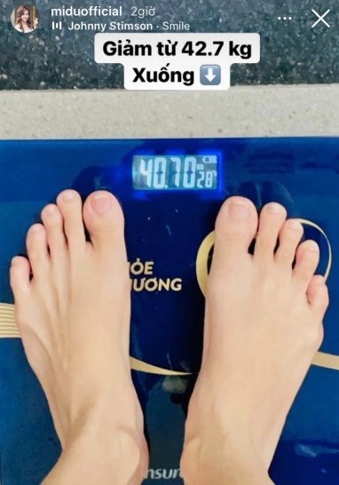 Midu lộ đôi chân gầy gò, tiết lộ cân nặng đang xuống. Ảnh: IG Midu lộ đôi chân gầy gò, tiết lộ cân nặng đang xuống. Ảnh: IG