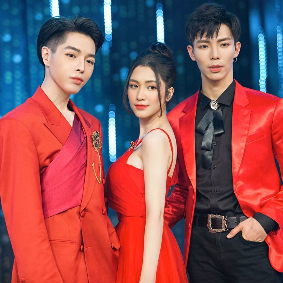Đức Phúc òa khóc khi Hòa Minzy bất ngờ khoe bụng bầu, hé lộ tin vui 1 Đức Phúc òa khóc khi Hòa Minzy bất ngờ khoe bụng bầu, hé lộ tin vui 1