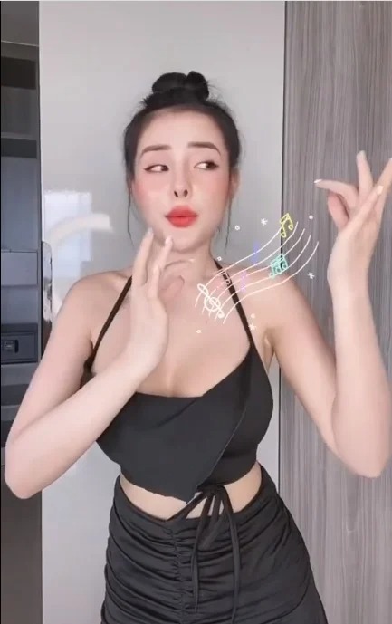 2 hot girl bị réo tên 'xin link' trong đêm: Lê Bống bàng quan trước ồn ào, Ngân 98 khiến dân tình 'đã mắt' - Ảnh 1 2 hot girl bị réo tên 'xin link' trong đêm: Lê Bống bàng quan trước ồn ào, Ngân 98 khiến dân tình 'đã mắt' - Ảnh 1