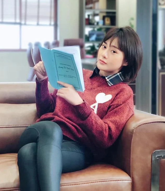 Không còn là Phương Nam 'khúc giò' trong 'Hương vị tình thân, Phương Oanh hóa mỹ nhân khoe đường cong mỹ miều 6 Không còn là Phương Nam 'khúc giò' trong 'Hương vị tình thân, Phương Oanh hóa mỹ nhân khoe đường cong mỹ miều 6