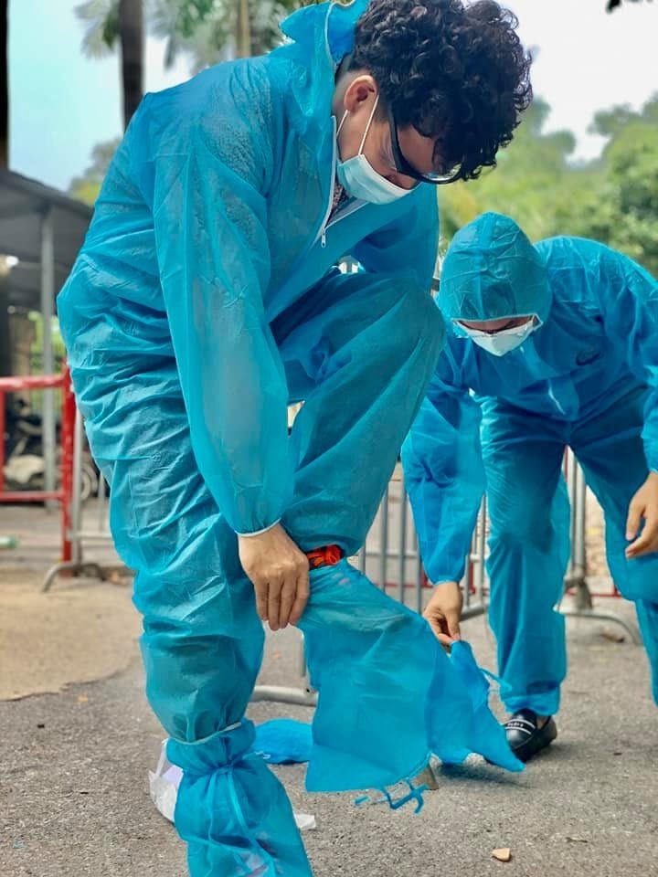 Xuân Bắc làm từ thiện mùa dịch nhưng vẫn bị chỉ trích 'giàu mà keo' - Ảnh 2 Xuân Bắc làm từ thiện mùa dịch nhưng vẫn bị chỉ trích 'giàu mà keo' - Ảnh 2