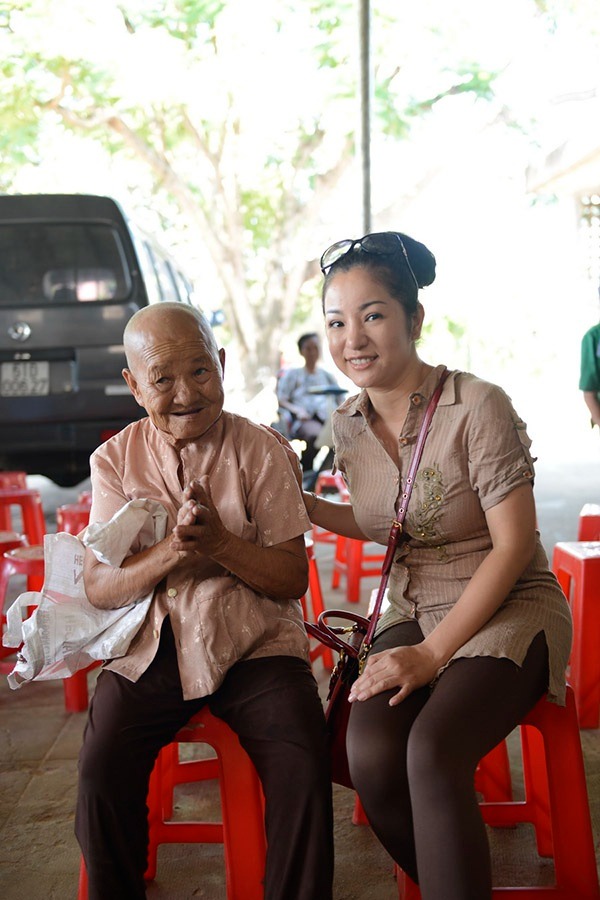 Ở Việt Nam, Thúy Nga từng nhiều lần tham gia từ thiện. Ảnh: FBNV Ở Việt Nam, Thúy Nga từng nhiều lần tham gia từ thiện. Ảnh: FBNV
