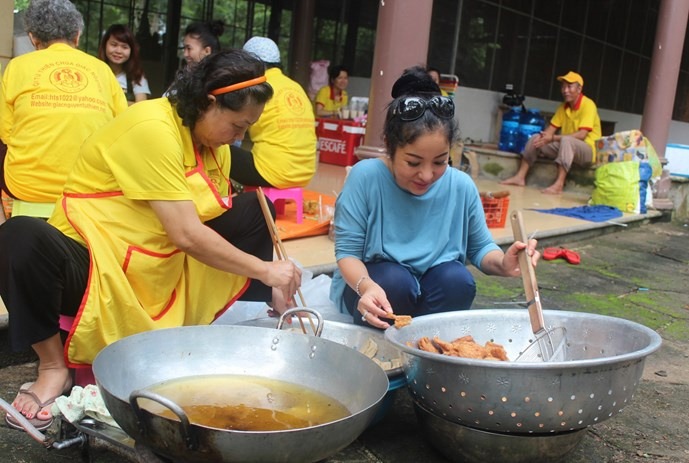 Buông bỏ Kim Ngân, Thúy Nga bất lực chỉ biết từ xa cầu bình an cho đàn chị - Ảnh 1 Buông bỏ Kim Ngân, Thúy Nga bất lực chỉ biết từ xa cầu bình an cho đàn chị - Ảnh 1