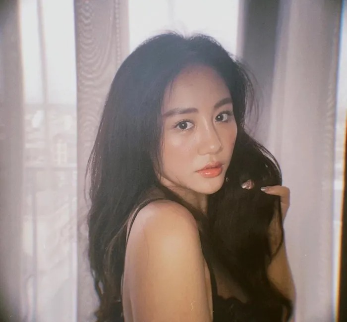 Nhan sắc trong trẻo tựa nàng thơ của Văn Mai Hương ở tuổi 27. Ảnh: IG Nhan sắc trong trẻo tựa nàng thơ của Văn Mai Hương ở tuổi 27. Ảnh: IG