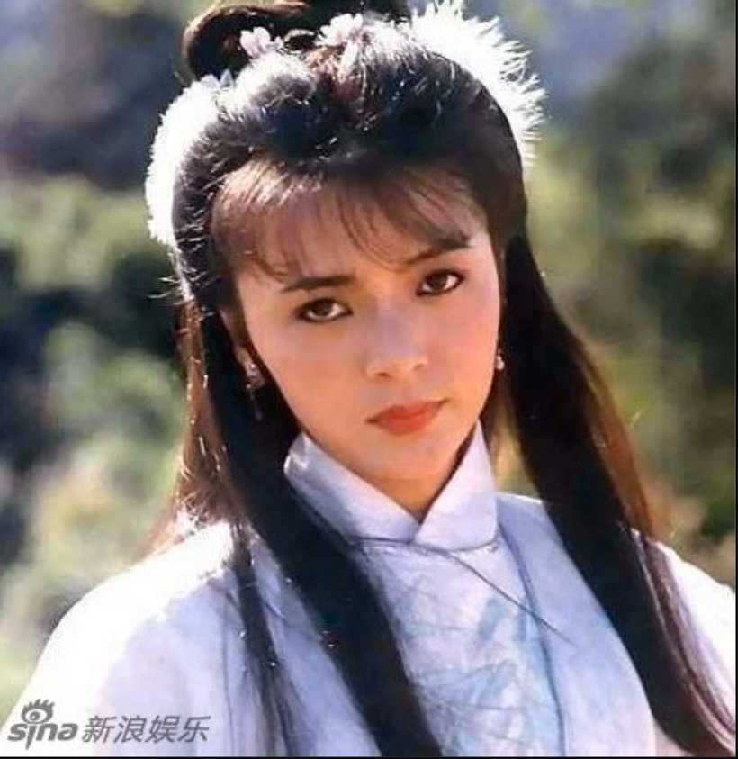 Trần Ngọc Liên vào vai Tiểu Long Nữ trong 'Thần điêu đại hiệp' phiên bản 1983, đóng cùng Lưu Đức Hoa. Cô sở hữu vẻ đẹp dịu dàng, kiêu sa và có chút ngây thơ của cô được nhận xét là phù hợp với nhân vật Tiểu Long Nữ, tuy nhiên diễn xuất chưa đủ mạnh mẽ như trong nguyên bản