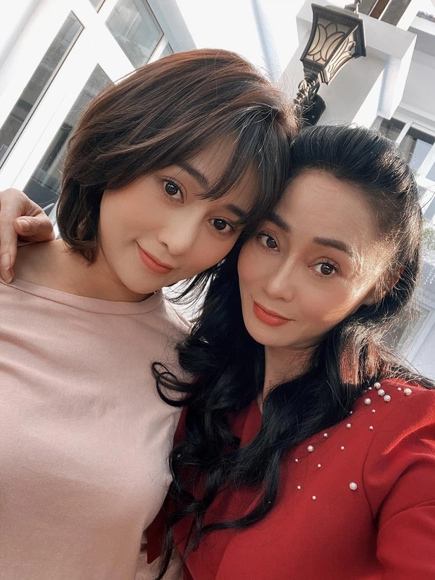 Quách Thu Phương và Phương Oanh tình cảm ngoài đời. Ảnh: FBNV Quách Thu Phương và Phương Oanh tình cảm ngoài đời. Ảnh: FBNV