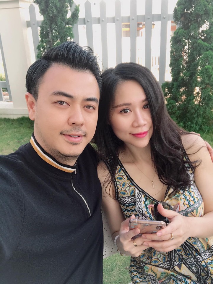 MC Tuấn Tú nhẹ nhàng đáp trả khi bà xã của mình bị chê bai. Ảnh: FBNV MC Tuấn Tú nhẹ nhàng đáp trả khi bà xã của mình bị chê bai. Ảnh: FBNV