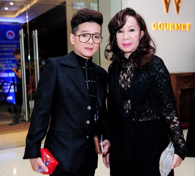 Vũ Hà thường xuyên đưa bà xã dự sự kiện. Ảnh: FBNV Vũ Hà thường xuyên đưa bà xã dự sự kiện. Ảnh: FBNV