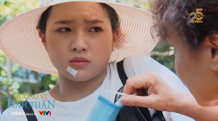 Hương vị tình thân P2 tập 15: Diệp vừa tẩy nốt ruồi đã gặp 'hạn', Chiến 'chó' lấy ông Sinh đe dọa ông Tấn - Ảnh 3 Hương vị tình thân P2 tập 15: Diệp vừa tẩy nốt ruồi đã gặp 'hạn', Chiến 'chó' lấy ông Sinh đe dọa ông Tấn - Ảnh 3