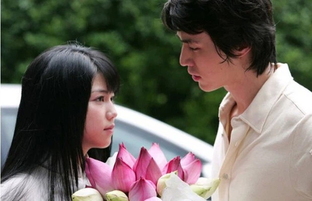 Lee Dong Wook và Kim Ok Bin trong 'Cô dâu Hà Nội'. Ảnh: Internet Lee Dong Wook và Kim Ok Bin trong 'Cô dâu Hà Nội'. Ảnh: Internet