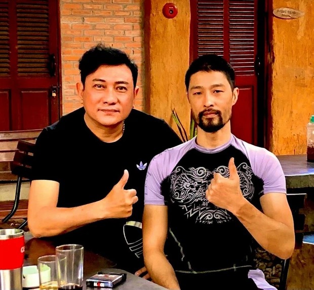 Johnny Trí Nguyễn giờ đây còn kém sắc hơn hẳn đàn anh hơn 7 tuổi. Ảnh: FBNV