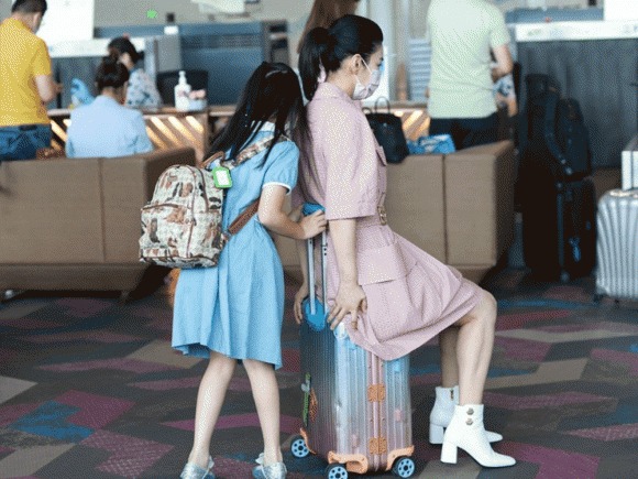 Huỳnh Dịch 'Lên nhầm kiệu hoa' lộ visual đỉnh cao ở tuổi 44 hậu nghi vấn tái hôn - Ảnh 1