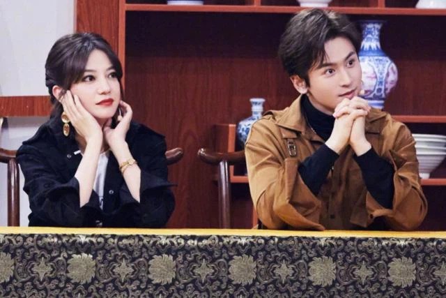 Triệu Vy sở hữu dàn 'gà cưng' sự nghiệp chìm nghỉm: Trương Triết Hạn bê bối, còn lại không 'ngóc đầu' lên nổi - Ảnh 2 Triệu Vy sở hữu dàn 'gà cưng' sự nghiệp chìm nghỉm: Trương Triết Hạn bê bối, còn lại không 'ngóc đầu' lên nổi - Ảnh 2