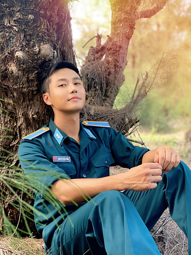 Mỹ nam Việt trong quân phục người lính: Mạnh Trường, Song Luân mạnh mẽ; Quang Sự khí chất nghiêm nghị 9
