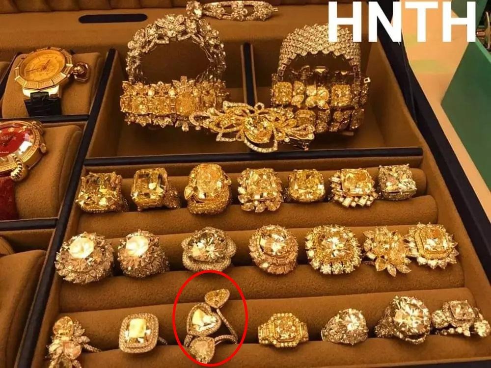 BST kim cương 'lóa mắt' của bà Phương Hằng, giá trị nhất là viên kim cương 'big size' khiến bao người ao ước 7 BST kim cương 'lóa mắt' của bà Phương Hằng, giá trị nhất là viên kim cương 'big size' khiến bao người ao ước 7