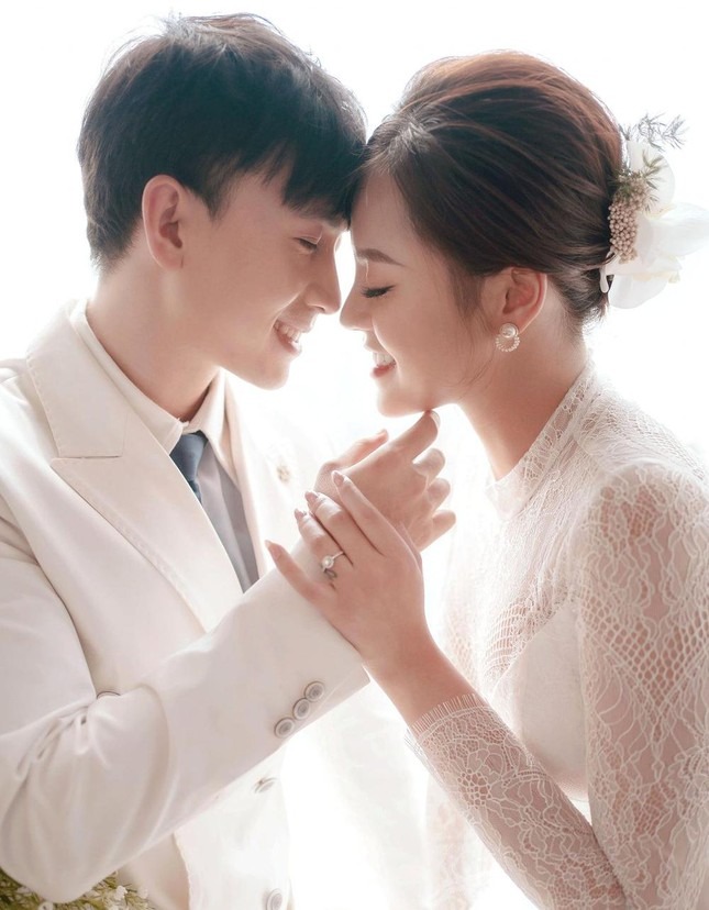 Mỹ nhân Việt hóa cô dâu màn ảnh nhỏ: Phương Oanh khí chất vợ 'tổng tài', Hồng Diễm sang chảnh nét tiểu thư - Ảnh 4 Mỹ nhân Việt hóa cô dâu màn ảnh nhỏ: Phương Oanh khí chất vợ 'tổng tài', Hồng Diễm sang chảnh nét tiểu thư - Ảnh 4