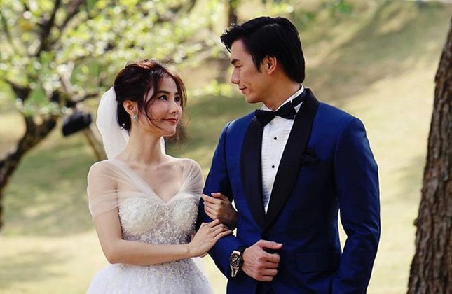 Mỹ nhân Việt hóa cô dâu màn ảnh nhỏ: Phương Oanh khí chất vợ 'tổng tài', Hồng Diễm sang chảnh nét tiểu thư - Ảnh 7 Mỹ nhân Việt hóa cô dâu màn ảnh nhỏ: Phương Oanh khí chất vợ 'tổng tài', Hồng Diễm sang chảnh nét tiểu thư - Ảnh 7