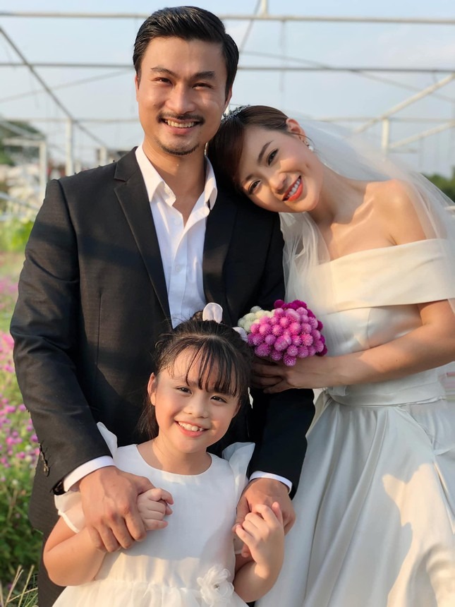 Mỹ nhân Việt hóa cô dâu màn ảnh nhỏ: Phương Oanh khí chất vợ 'tổng tài', Hồng Diễm sang chảnh nét tiểu thư - Ảnh 10 Mỹ nhân Việt hóa cô dâu màn ảnh nhỏ: Phương Oanh khí chất vợ 'tổng tài', Hồng Diễm sang chảnh nét tiểu thư - Ảnh 10
