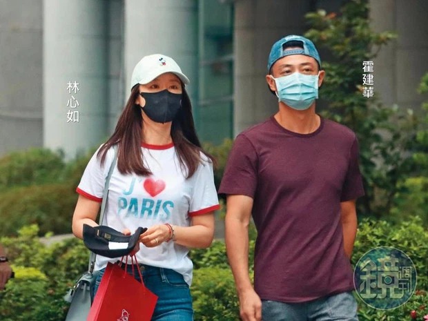 Hình ảnh vợ chồng Lâm Tâm Như và Hoắc Kiến Hoa kín mít trên đường phố gây xôn xao. Ảnh: Internet