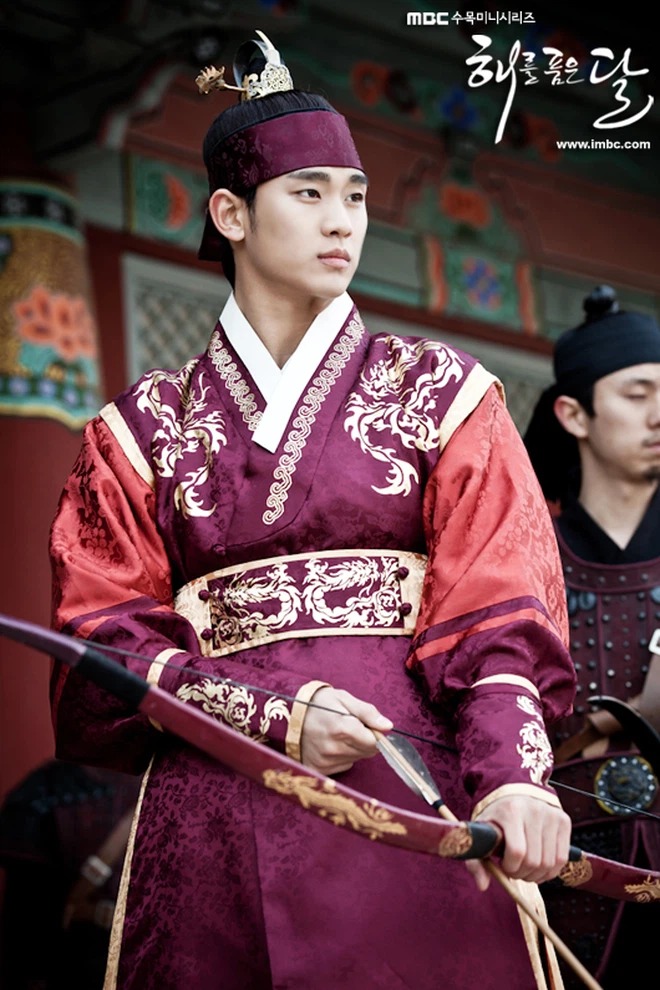6 quân vương điển trai nhất màn ảnh Hàn: Song Joong Ki nghiêm nghị và quyền lực, Lee Min Ho khí chất ngời ngời​ 4