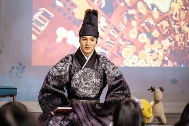 6 quân vương điển trai nhất màn ảnh Hàn: Song Joong Ki nghiêm nghị và quyền lực, Lee Min Ho khí chất ngời ngời​ 6