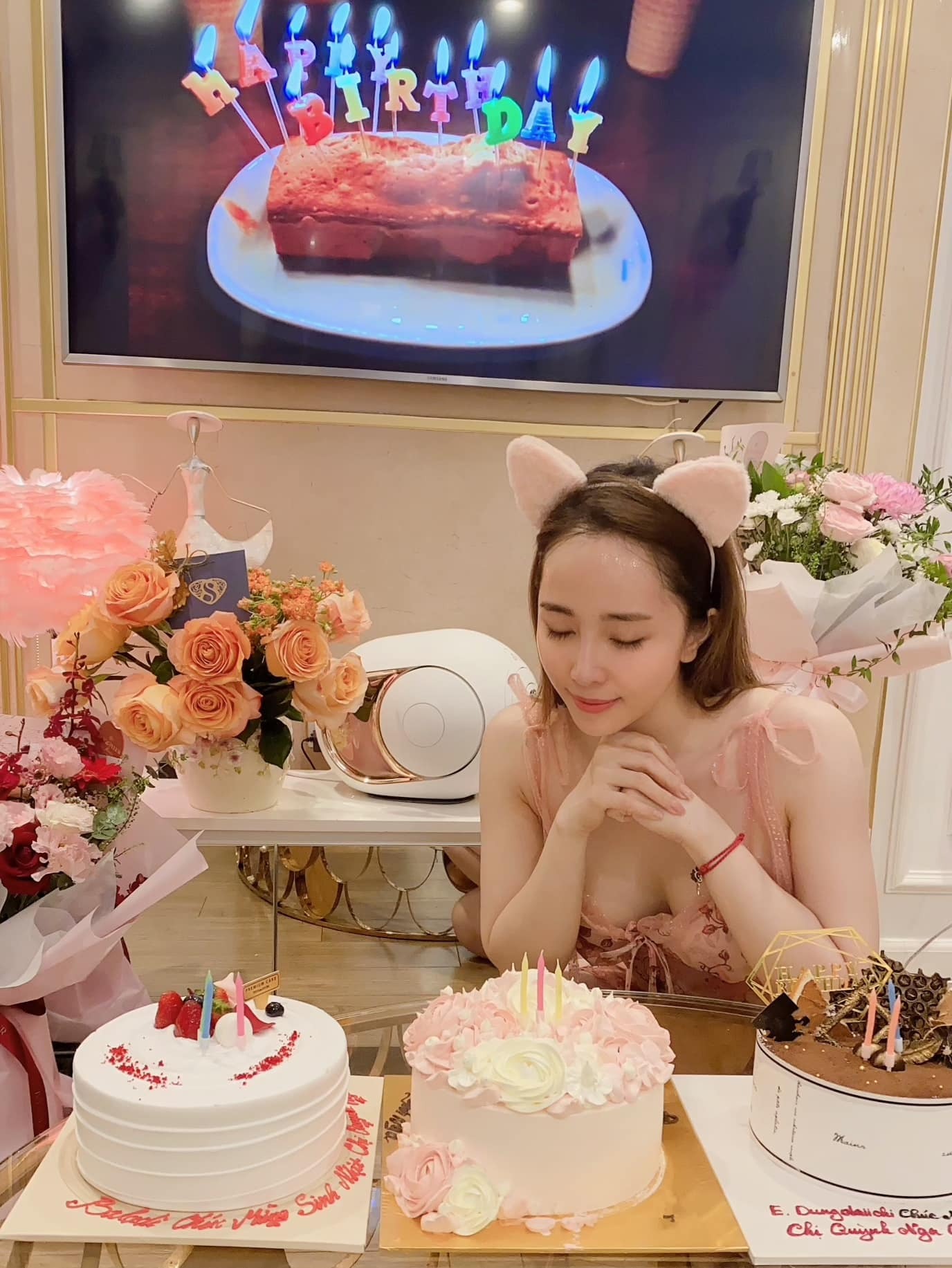 Quỳnh Nga khiến dân tình bối rối vì màn khoe đường cong táo bạo trong ngày sinh nhật - Ảnh 1