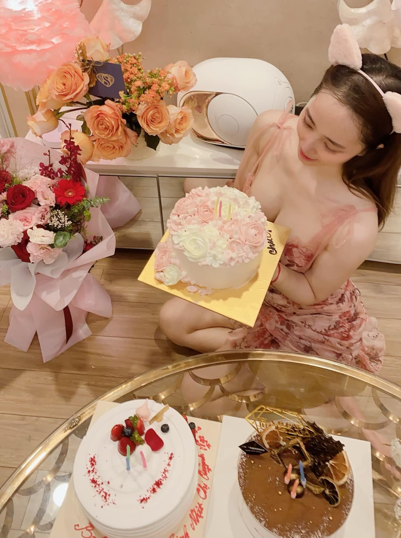 Quỳnh Nga đón tuổi mới với bối cảnh đặc biệt. Ảnh: FBNV