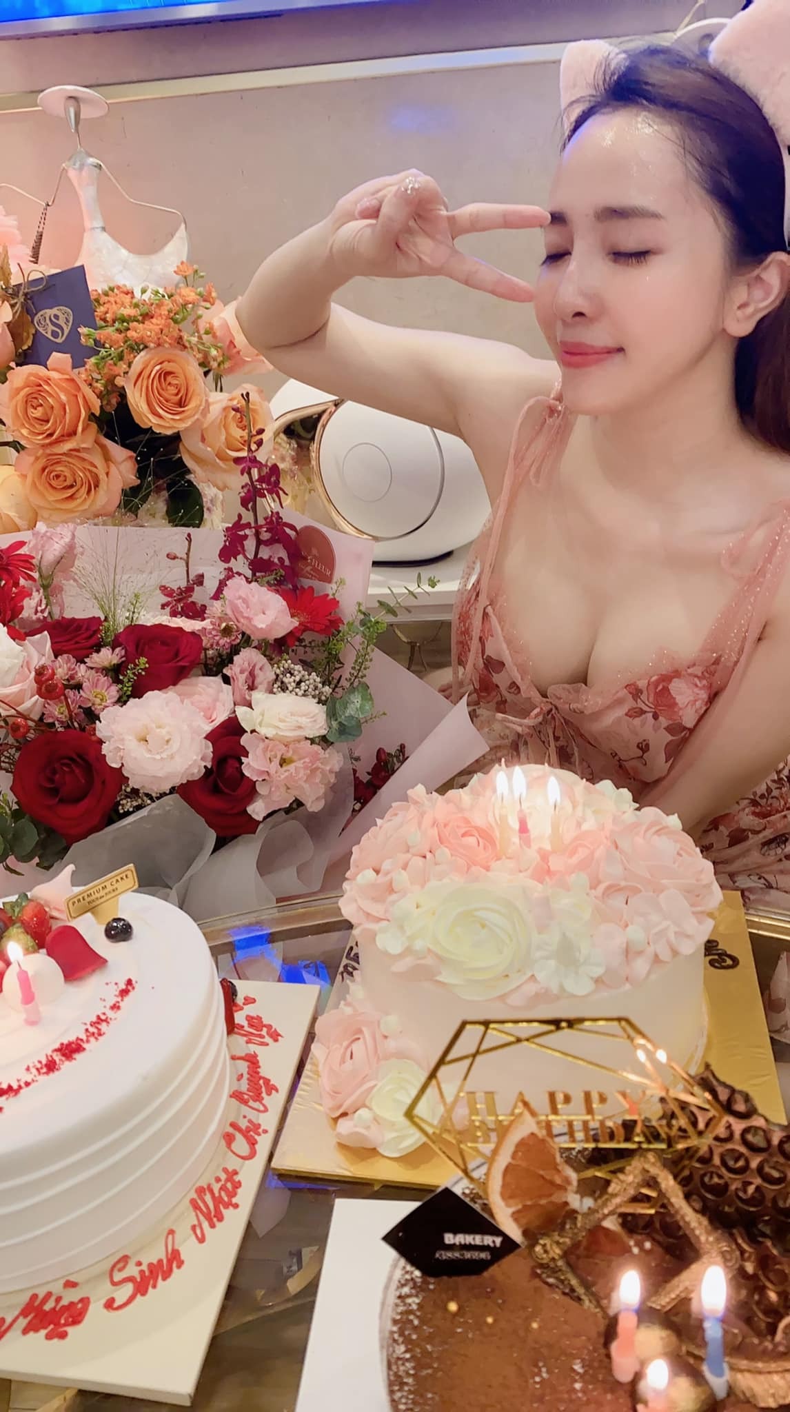 Quỳnh Nga khiến dân tình bối rối vì màn khoe đường cong táo bạo trong ngày sinh nhật - Ảnh 3