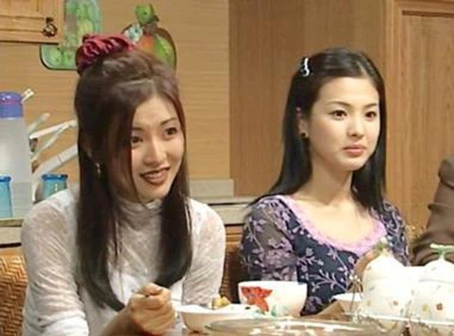 Rò rỉ hình ảnh Song Hye Kyo trong quá khứ, nhan sắc lép vế hoàn toàn trước 'ác nữ' màn ảnh Hàn 2