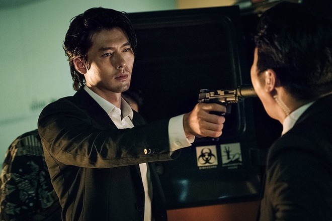 8 tài tử Kbiz vẫn điển trai dù hóa 'ác nhân' trên màn ảnh: Hyun Bin, Lee Jong Suk có mặt! - Ảnh 1