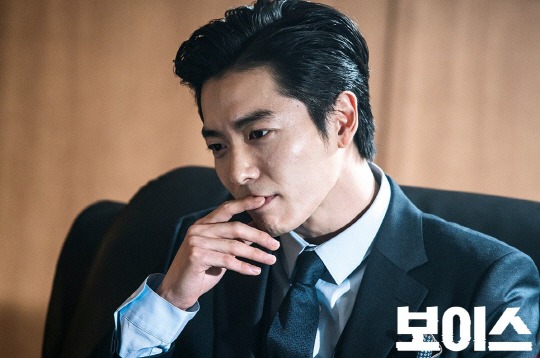 8 tài tử Kbiz vẫn điển trai dù hóa 'ác nhân' trên màn ảnh: Hyun Bin, Lee Jong Suk có mặt! - Ảnh 4 8 tài tử Kbiz vẫn điển trai dù hóa 'ác nhân' trên màn ảnh: Hyun Bin, Lee Jong Suk có mặt! - Ảnh 4