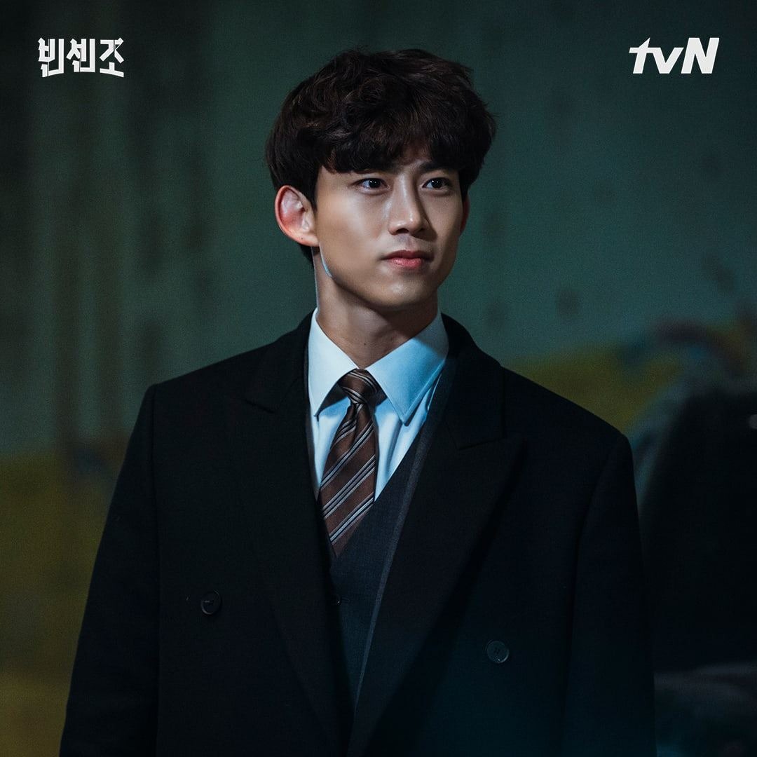 8 tài tử Kbiz vẫn điển trai dù hóa 'ác nhân' trên màn ảnh: Hyun Bin, Lee Jong Suk có mặt! - Ảnh 15 8 tài tử Kbiz vẫn điển trai dù hóa 'ác nhân' trên màn ảnh: Hyun Bin, Lee Jong Suk có mặt! - Ảnh 15
