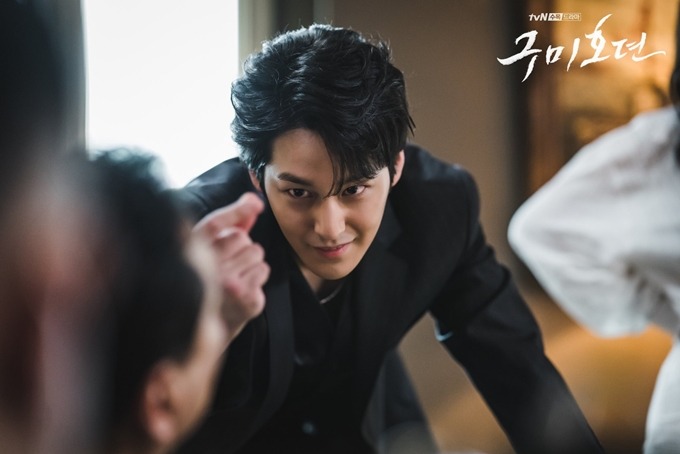 8 tài tử Kbiz vẫn điển trai dù hóa 'ác nhân' trên màn ảnh: Hyun Bin, Lee Jong Suk có mặt! - Ảnh 13 8 tài tử Kbiz vẫn điển trai dù hóa 'ác nhân' trên màn ảnh: Hyun Bin, Lee Jong Suk có mặt! - Ảnh 13