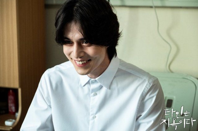 8 tài tử Kbiz vẫn điển trai dù hóa 'ác nhân' trên màn ảnh: Hyun Bin, Lee Jong Suk có mặt! - Ảnh 10 8 tài tử Kbiz vẫn điển trai dù hóa 'ác nhân' trên màn ảnh: Hyun Bin, Lee Jong Suk có mặt! - Ảnh 10