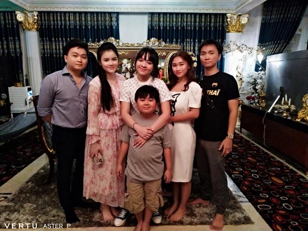 Bà Phương Hằng hiếm hoi hé lộ về hạnh phúc nơi 'danh gia vọng tộc' 3 Bà Phương Hằng hiếm hoi hé lộ về hạnh phúc nơi 'danh gia vọng tộc' 3