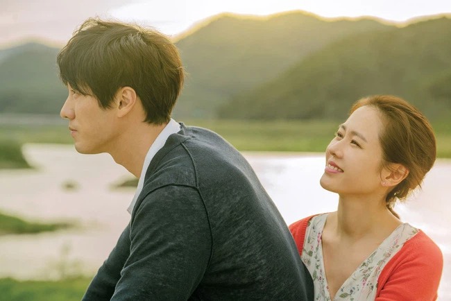 Park Myung Soo và Jeon Min Ki từng hợp tác với Son Ye Jin trong bộ phim Be With You. Trong phim Son Ye Jin đóng cặp với So Ji Sub. Ảnh: Internet Park Myung Soo và Jeon Min Ki từng hợp tác với Son Ye Jin trong bộ phim Be With You. Trong phim Son Ye Jin đóng cặp với So Ji Sub. Ảnh: Internet